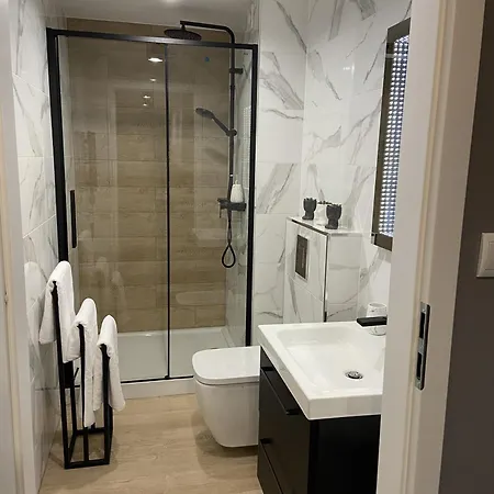 アパート Rose Valley Dwa Zero シュチトナ